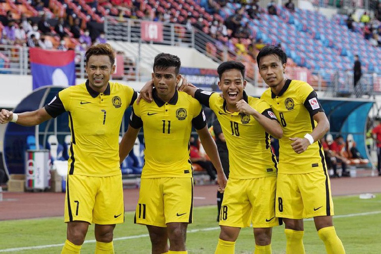 Malaysia vừa thắng dễ Lào 4-0 để vươn lên dẫn đầu bảng B.