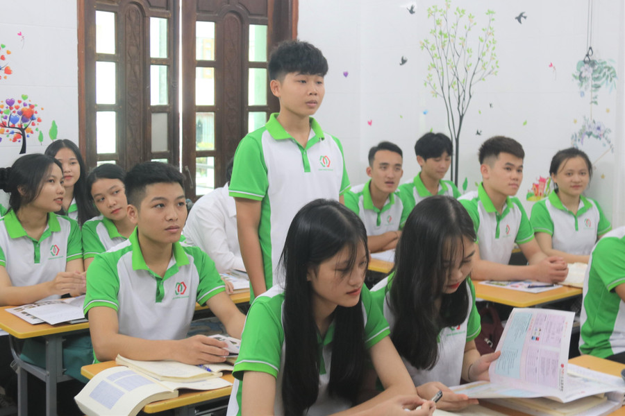 Từ đầu năm 2022 đến nay, tại Công ty Đông Dương có gần 100 học viên đã tham gia học tiếng để đi du học. Từ đầu năm 2022 đến nay, tại Công ty Đông Dương có gần 100 học viên đã tham gia học tiếng để đi du học.