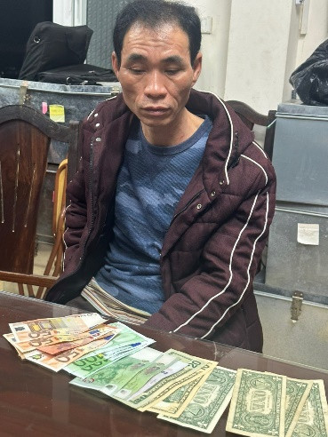 Đối tượng Nguyễn Ngọc Vượng tại cơ quan công an.