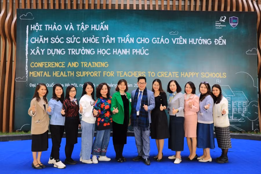 Giáo viên, giảng viên đại học tham gia Hội thảo 'Chăm sóc sức khỏe tâm thần cho giáo viên hướng tới xây dựng trường học hạnh phúc'. Ảnh: ITN