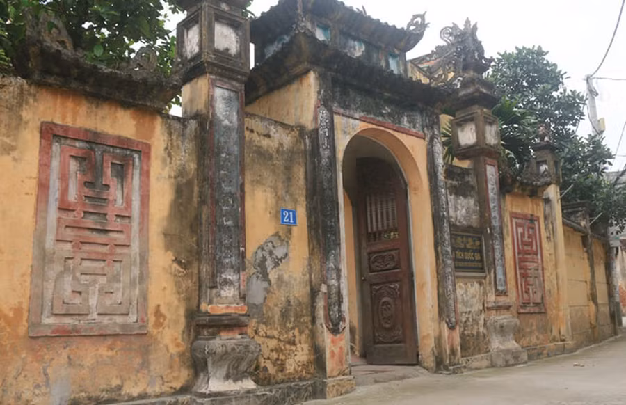 Cổng đền thờ Lưỡng quốc Trạng nguyên Nguyễn Trực. Ảnh: ITN