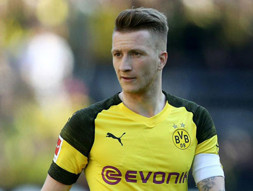 Chàng cầu thủ sinh năm 1989 chinh phục trái tim người hâm mộ với vẻ ngoài thu hút và chiều cao 1m80 Chàng cầu thủ sinh năm 1989 chinh phục trái tim người hâm mộ với vẻ ngoài thu hút và chiều cao 1m80