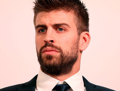 Gerard Piqué Bernabeu là một cầu thủ bóng đá người Tây Ban Nha, hiện là trung vệ của FC Barcelona Gerard Piqué Bernabeu là một cầu thủ bóng đá người Tây Ban Nha, hiện là trung vệ của FC Barcelona
