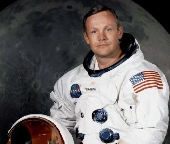 Phục chế bộ đồ Neil Armstrong mặc trên Mặt trăng