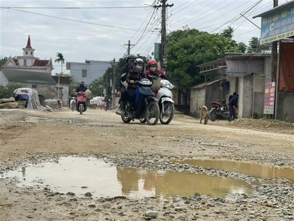 Tuyến đường đang thi công dở dang.