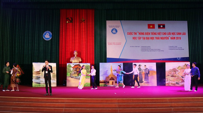 Một phần thi hùng biện của lưu học sinh Lào Một phần thi hùng biện của lưu học sinh Lào