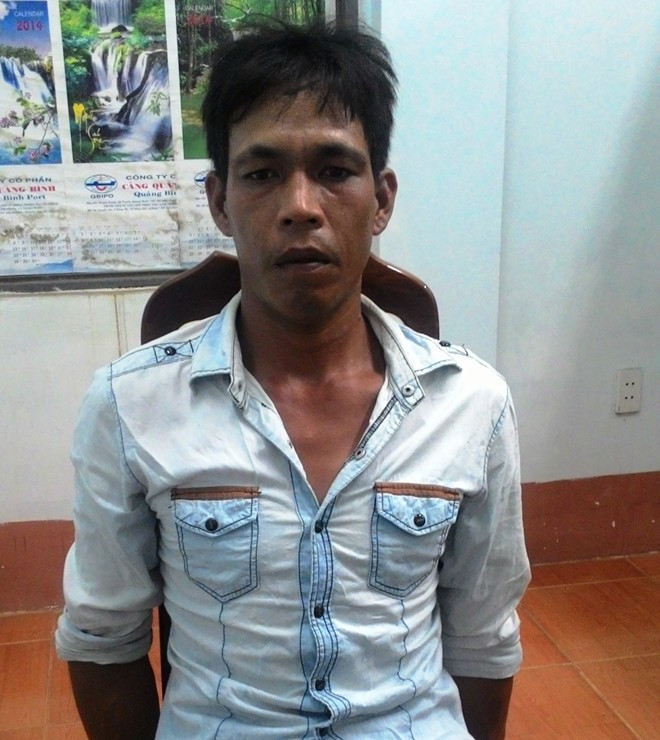 Mâu thuẫn trên bàn nhậu, dùng mảnh vỡ chai bia đâm chết bạn