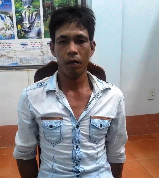 Mâu thuẫn trên bàn nhậu, dùng mảnh vỡ chai bia đâm chết bạn