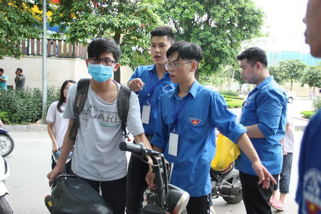 Trông xe miễn phí cho thí sinh