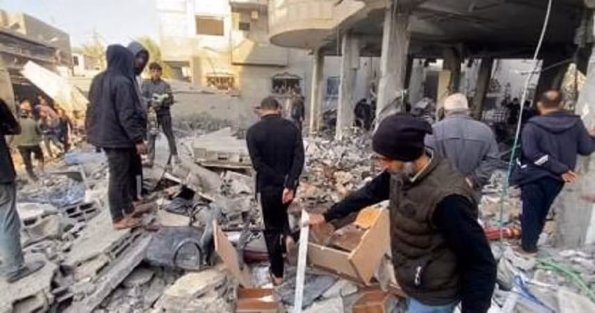 Nhiều tòa nhà bị phá hủy sau cuộc tấn công của Israel, ngày 4/12/2023