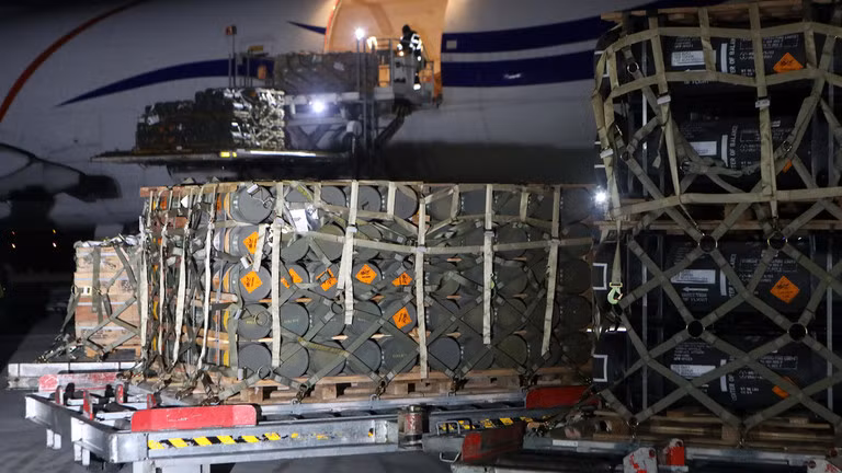 Một lô hàng viện trợ vũ khí của Mỹ được gửi đến Ukraine