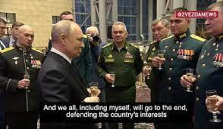 Tổng thống Nga Vladimir Putin cùng Bộ trưởng Quốc phòng Nga Sergei Shoigu và Tổng Tư lệnh quân đội Nga Valery Gerasimov tại buổi lễ trao tặng danh hiệu cho các Anh hùng mới của Nga, ngày 19/12/2023 Tổng thống Nga Vladimir Putin cùng Bộ trưởng Quốc phòng Nga Sergei Shoigu và Tổng Tư lệnh quân đội Nga Valery Gerasimov tại buổi lễ trao tặng danh hiệu cho các Anh hùng mới của Nga, ngày 19/12/2023