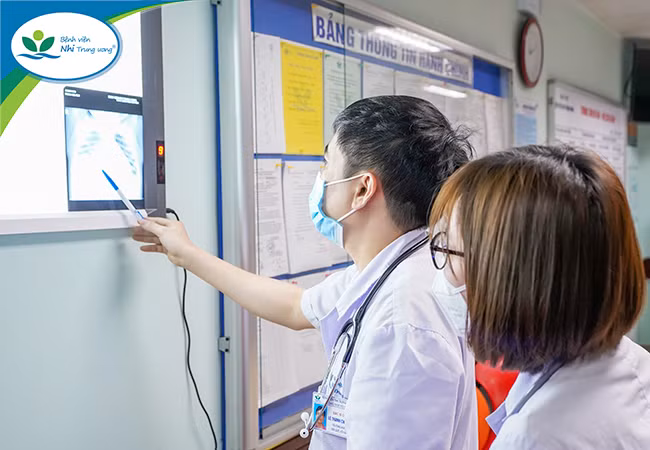 Sặc dầu vào phổi có thể dẫn đến tràn khí phổi, hoại tử, xẹp phổi. Nguồn: BV.