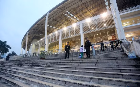 Hiện tại, ở sân vận động quốc gia Mỹ Đình, những điểm thi đấu quan trọng, các khách sạn lớn, khu vực lưu trú của các đoàn khách quốc tế đều thường trực lực lượng cảnh sát phòng cháy, chữa cháy. Ảnh: VGP/Tâm Anh.