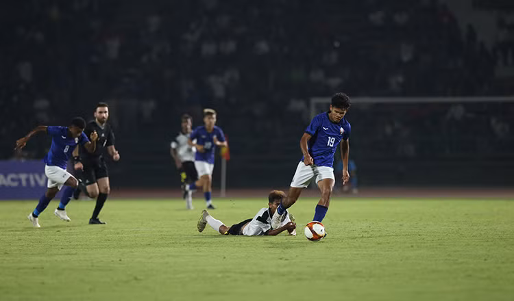 U22 Campuchia tạm thời dẫn đầu bảng A sau vòng 1 môn bóng đá.