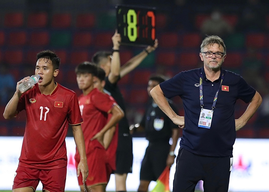 HLV Philippe Troussier hài lòng khi U22 Việt Nam thắng U22 Lào 2-0 ở vòng 1 bảng B.