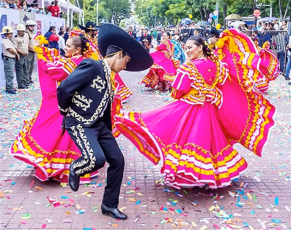 Vũ điệu dân gian.