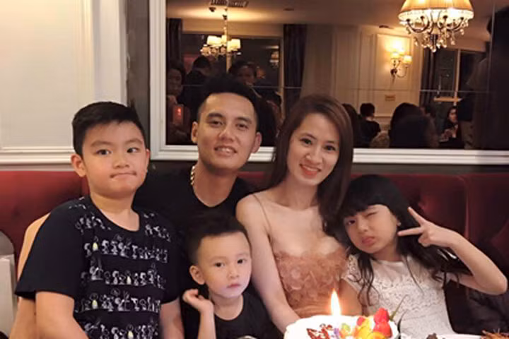 Ông bố một nách 3 con được khen là "nghìn người có một"