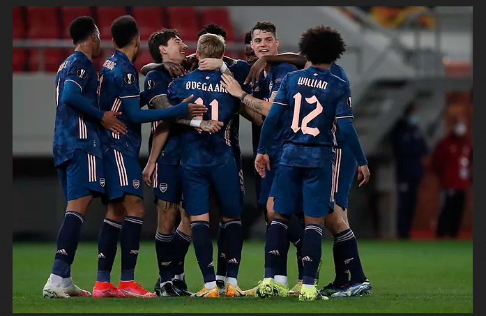 Các cầu thủ Arsenal mừng chiến thắng đậm 3-1 trên sân khách.