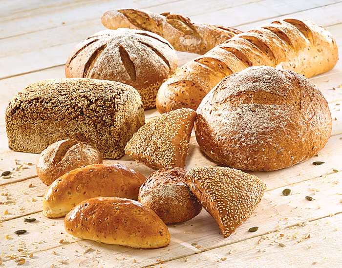 Bạn nên sử dụng các loại bánh mỳ ngũ cốc nguyên cám có rất ít chất béo nhưng giàu chất xơ và carbohydrate phức hợp giúp làm giảm chứng táo bón.