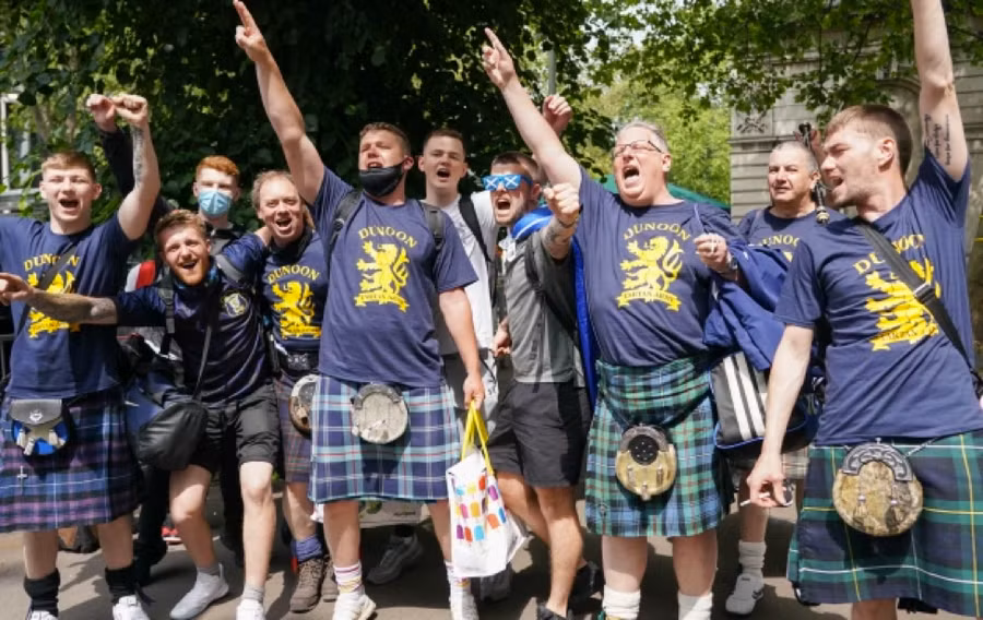 Chùm ảnh: 20. 000 cổ động viên Scotland “đốt cháy” ... London ảnh 15