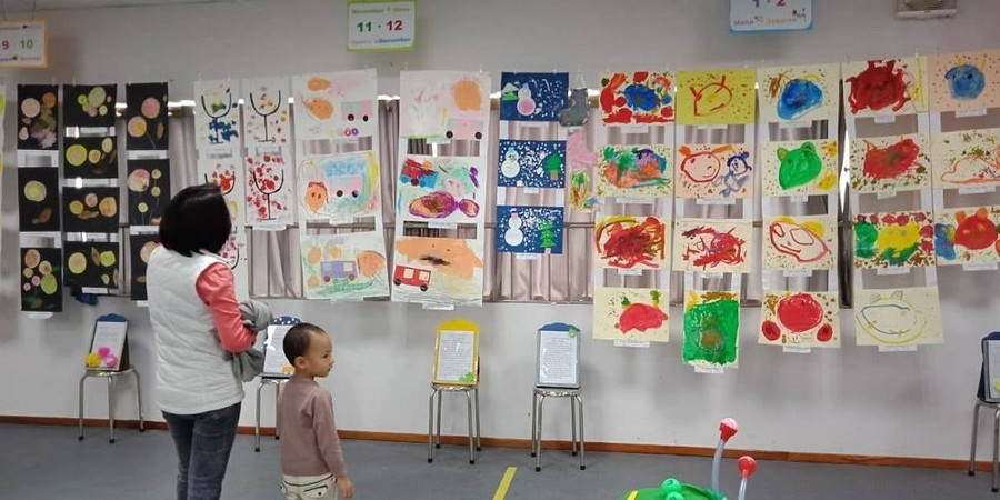 Nhiều phụ huynh ngỡ ngàng về sự sáng tạo của cô và trò Nhiều phụ huynh ngỡ ngàng về sự sáng tạo của cô và trò