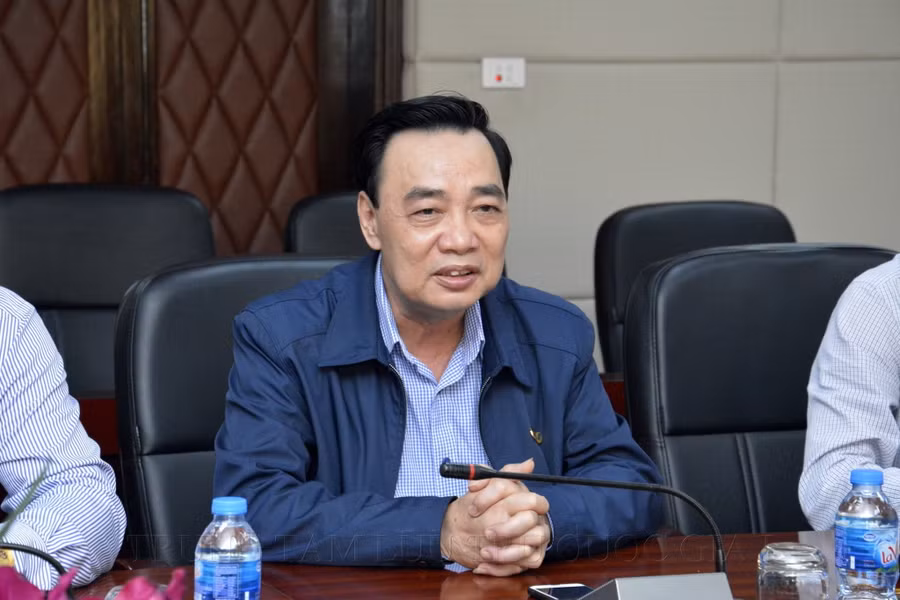 Ông Trịnh Xuân Hùng - Chi Cục trưởng Chi cục Văn thư - Lưu trữ tỉnh Thanh Hóa phát biểu tại buổi làm việc.