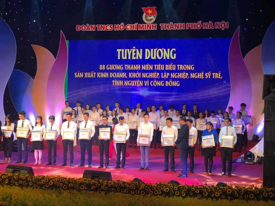 Lễ tuyên dương 88 gương thanh niên tiêu biểu