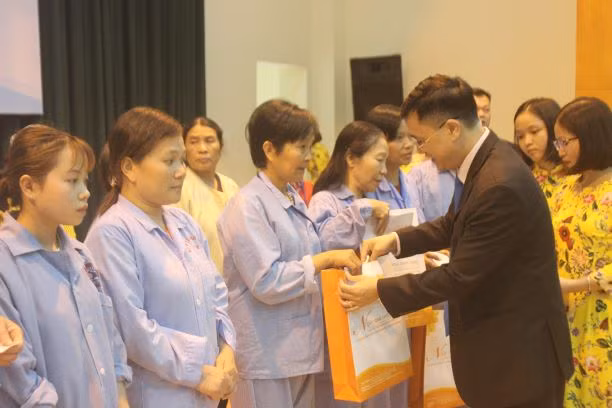 Người bệnh ung thư có quá nhiều hoàn cảnh khó khăn cần được giúp đỡ Người bệnh ung thư có quá nhiều hoàn cảnh khó khăn cần được giúp đỡ