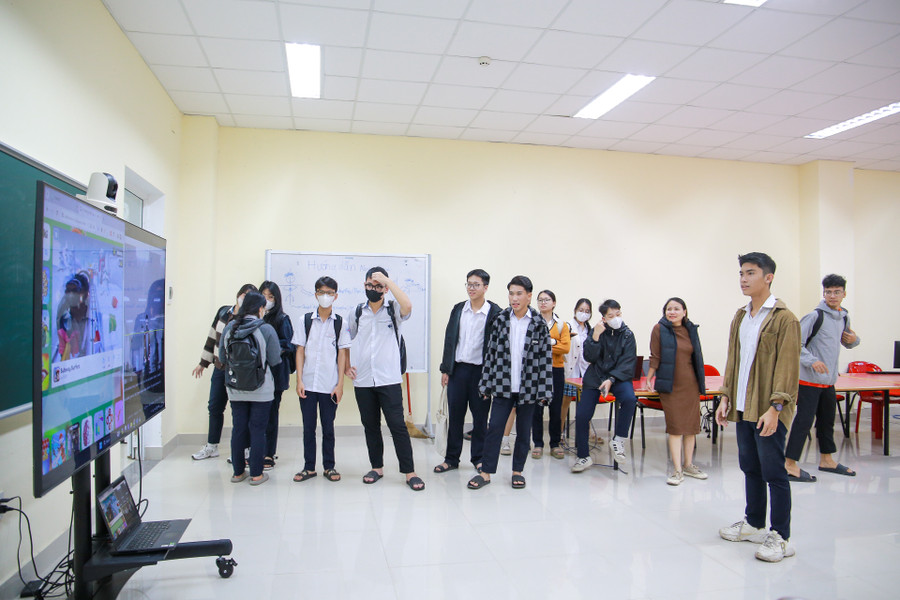 Hào hứng trải nghiệm minigame. Hào hứng trải nghiệm minigame.