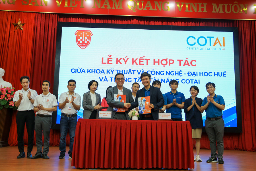 Lễ ký kết hợp tác giữa Khoa Kỹ thuật và Công nghệ - ĐH Huế và Trung tâm tài năng và khởi nghiệp CoTAI Startup Studio. Lễ ký kết hợp tác giữa Khoa Kỹ thuật và Công nghệ - ĐH Huế và Trung tâm tài năng và khởi nghiệp CoTAI Startup Studio.