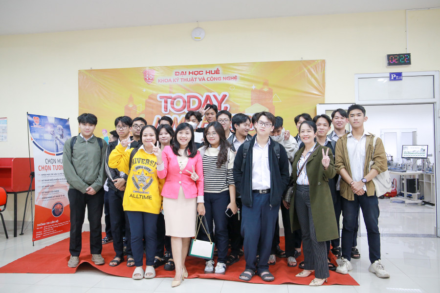 Thông qua ngày hội sẽ giúp cho học sinh, sinh viên có cơ hội tiếp cận với lĩnh vực trí tuệ nhân tạo và hình thành định hướng nghề nghiệp trong tương lai. Thông qua ngày hội sẽ giúp cho học sinh, sinh viên có cơ hội tiếp cận với lĩnh vực trí tuệ nhân tạo và hình thành định hướng nghề nghiệp trong tương lai.