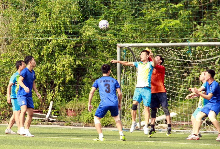 Pha cứu thua của thủ môn đội Từ Sơn