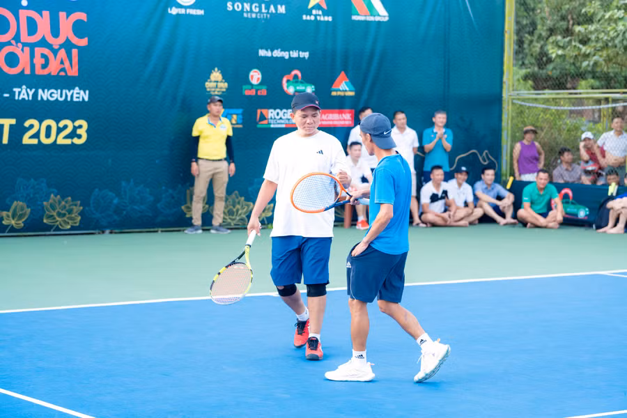 Bế mạc và trao giải Quần vợt Doanh nhân Hà Tĩnh mở rộng tranh cup Báo GD&TĐ ảnh 2