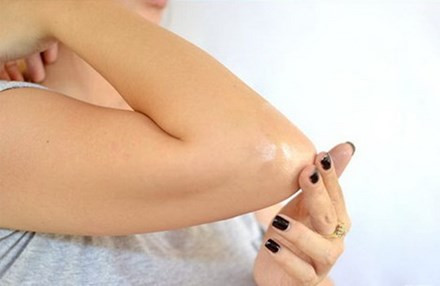 Triệu chứng đau khuỷu tay và cách phòng ngừa