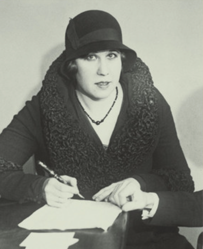 Chân dung người cầm đầu băng 'Bốn mươi con voi' Alice Diamond. Chân dung người cầm đầu băng 'Bốn mươi con voi' Alice Diamond.