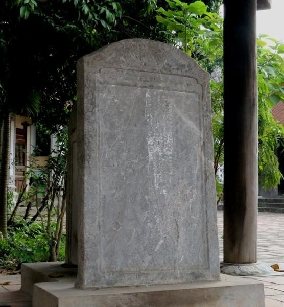 Tấm bia cổ tại miếu Gàn.