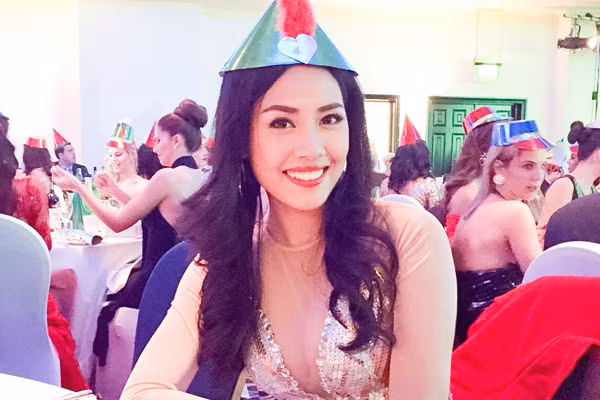 Nguyễn Thị Loan xinh đẹp nổi bật tại Miss World 2014