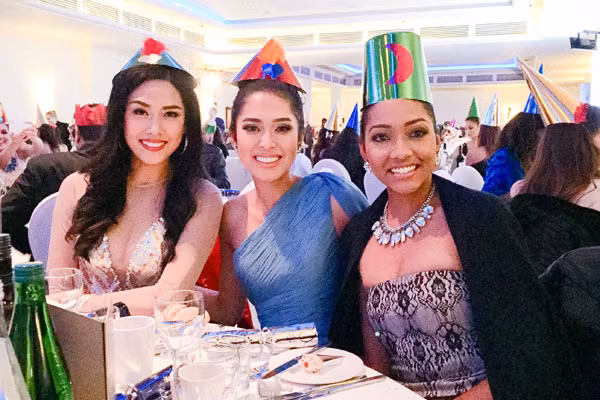 Nguyễn Thị Loan xinh đẹp nổi bật tại Miss World 2014