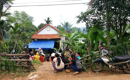 2 ông bà tử vong vì uống "rượu phép" ngâm lá ngón