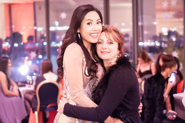 Nguyễn Thị Loan xinh đẹp nổi bật tại Miss World 2014