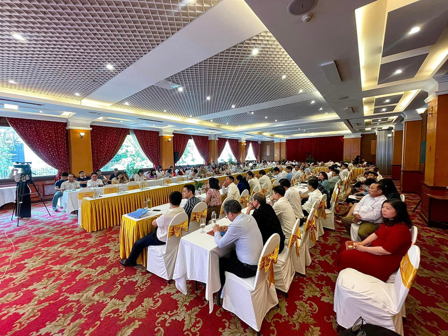 Ngày 12/4 Trung tâm Lưu trữ quốc gia I đã tổ chức tọa đàm &apos;Bảo quản phục chế tài liệu lưu trữ - Để kí ức luôn hồi sinh&apos;.