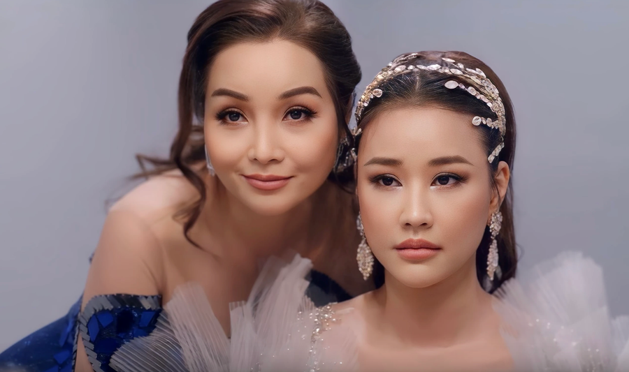 Mai Thu Huyền và Maya trong phim 'Đóa hoa mong manh'. Mai Thu Huyền và Maya trong phim 'Đóa hoa mong manh'.