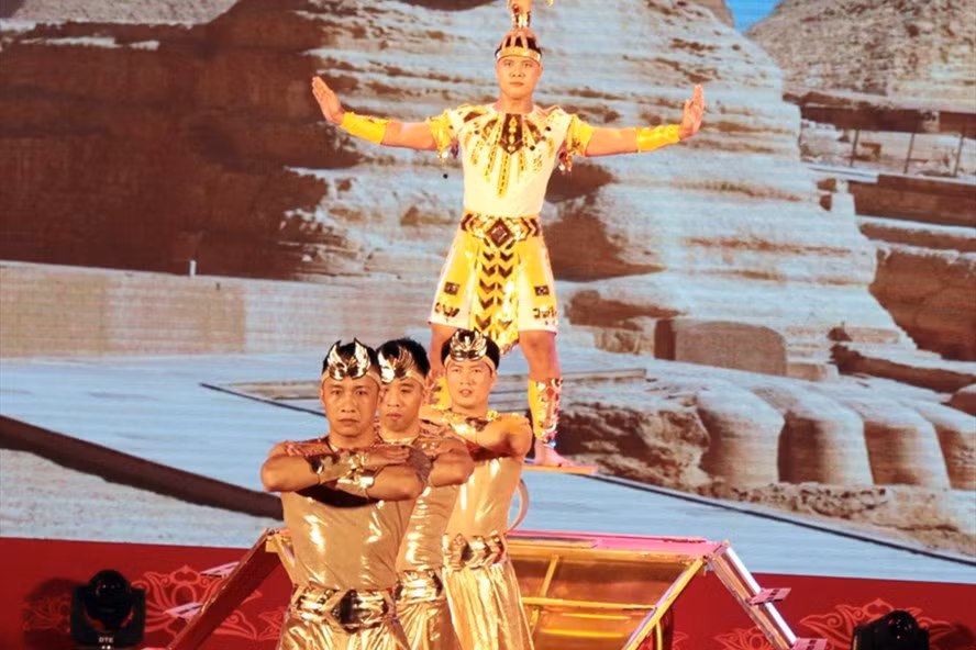 Một tiết mục trong đêm khai mạc 20/11/2021. Ảnh: Hà Phong.