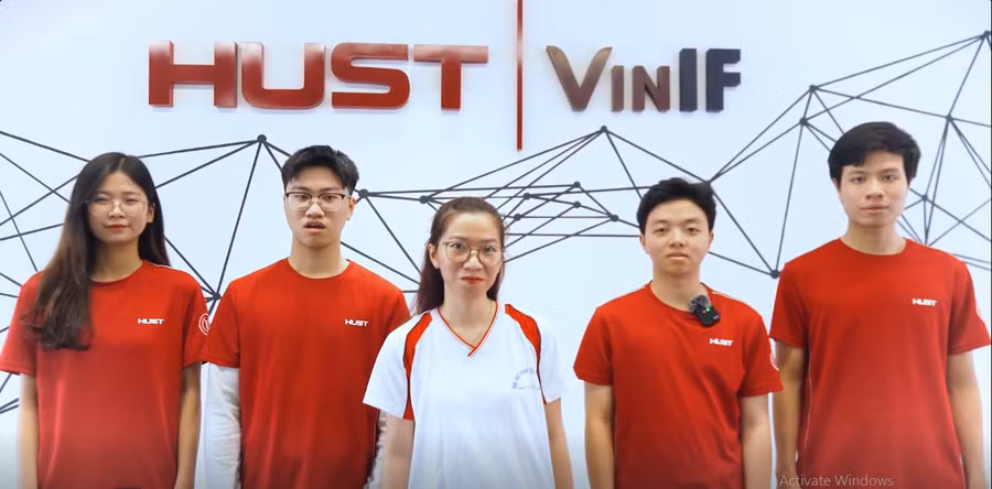 Nhóm Neural of Things.