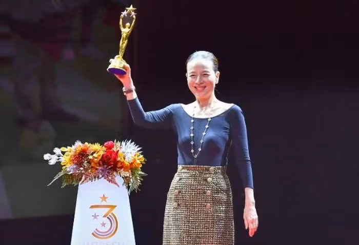 Madam Pang nhận giải thưởng Nhà quản lý thể thao giỏi nhất thập kỷ của Thái Lan.