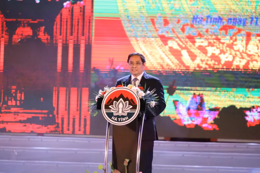 Thủ tướng Phạm Minh Chính phát biểu chúc mừng những thành tựu mà Hà Tĩnh đạt được tại Lễ kỷ niệm.