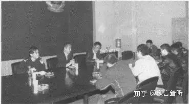 Cảnh sát 'căng não' nghĩ cách đấu trí với nghi phạm. Cảnh sát 'căng não' nghĩ cách đấu trí với nghi phạm.