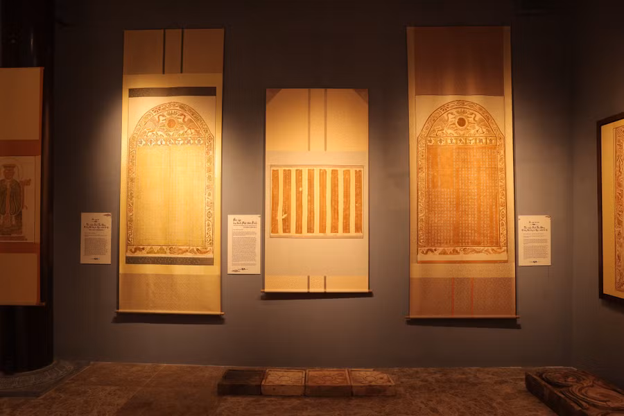 Nhà nghiên cứu lịch sử mỹ thuật Đào Xuân Ngọc phải mất tới 3 năm để thực hiện in các bản rập. Nhà nghiên cứu lịch sử mỹ thuật Đào Xuân Ngọc phải mất tới 3 năm để thực hiện in các bản rập.