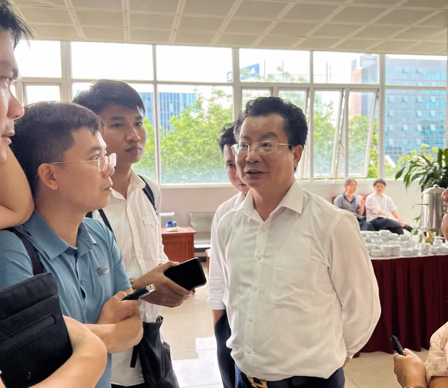 Ông Nguyễn Hữu Thành, Phó Vụ trưởng Vụ Chính quyền địa phương (Bộ Nội vụ) thông tin với báo chí.